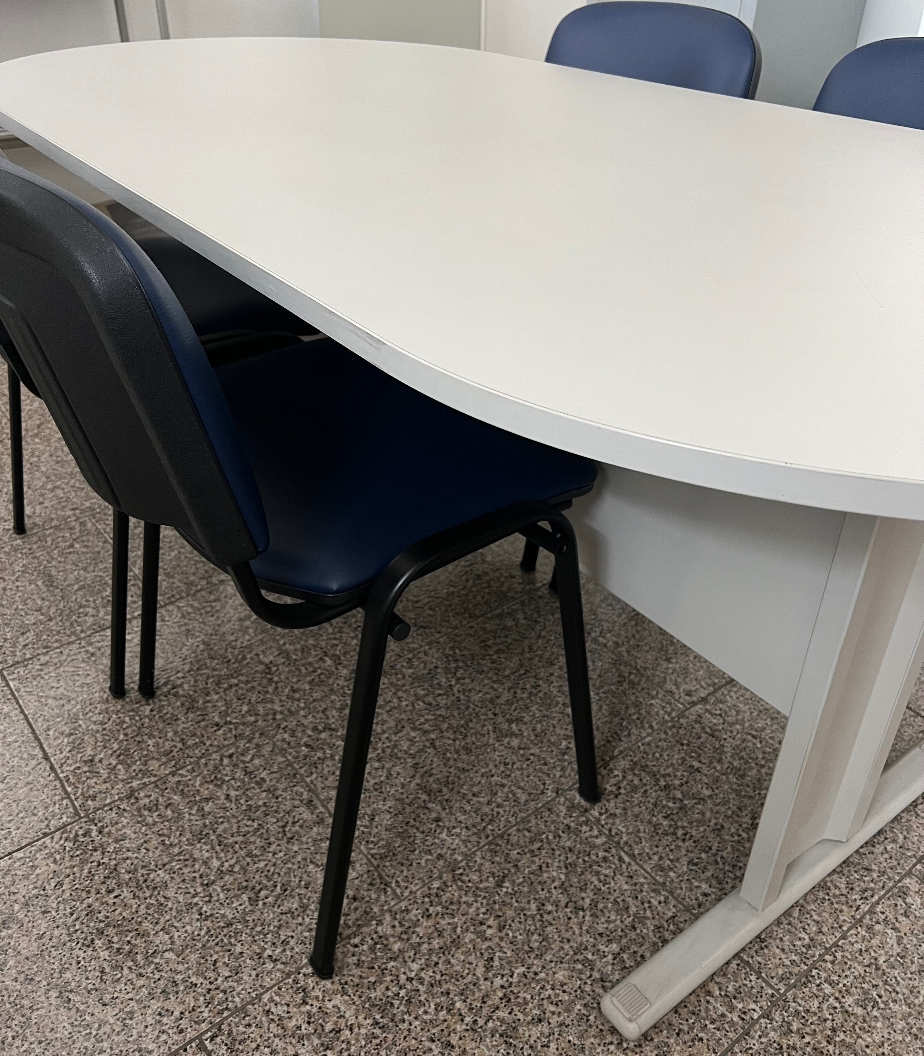 Mesa de reuniões e 5 cadeiras