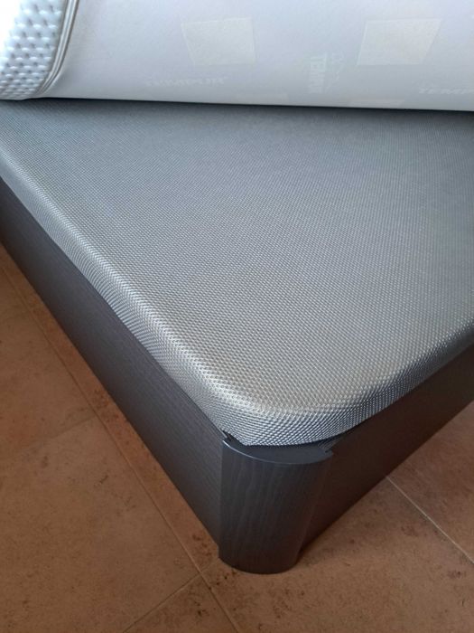 Cama sommier com arrumação