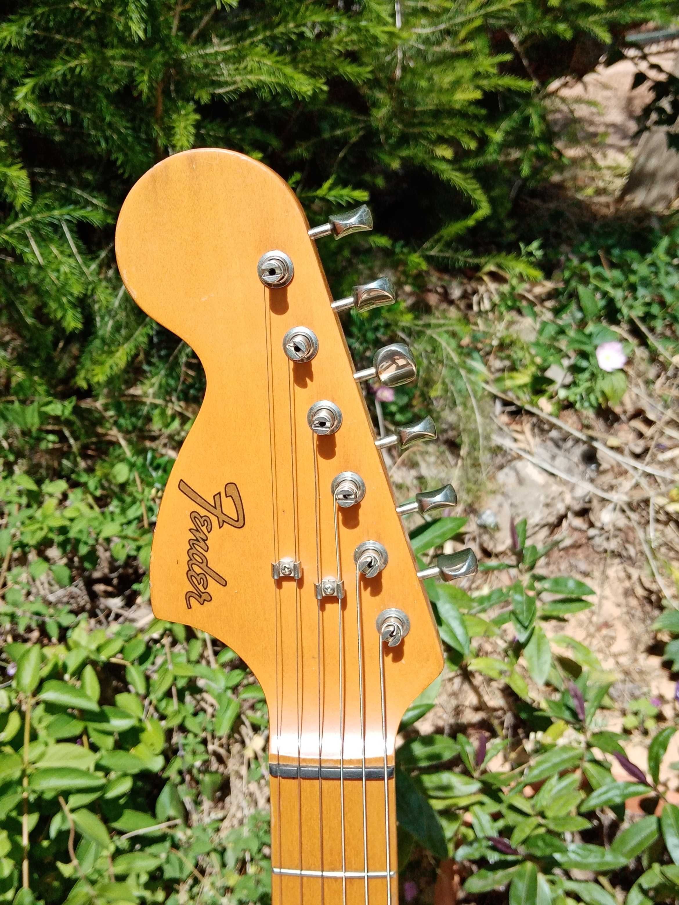 FENDER Left Hand / Canhoto Stratocaster Electric Guitar / Guitarra