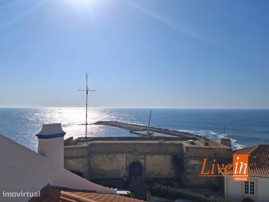 Prédio no Centro da Vila da Ericeira com Vista de Mar