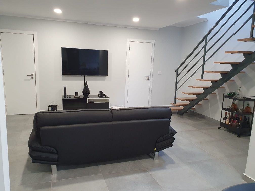 Aroeira House  Moradia T3 c/ Jacuzzi