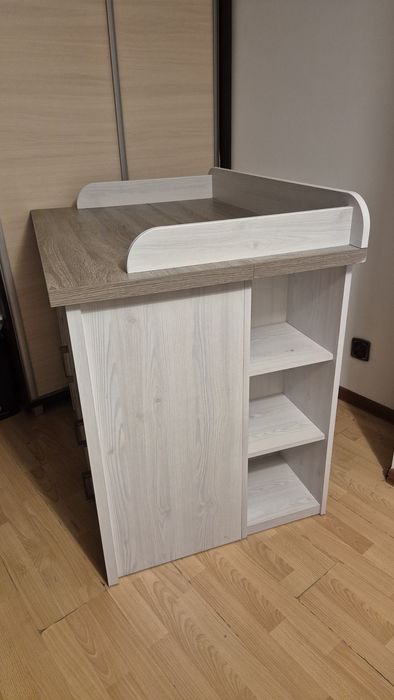 Komoda z przewijakiem.