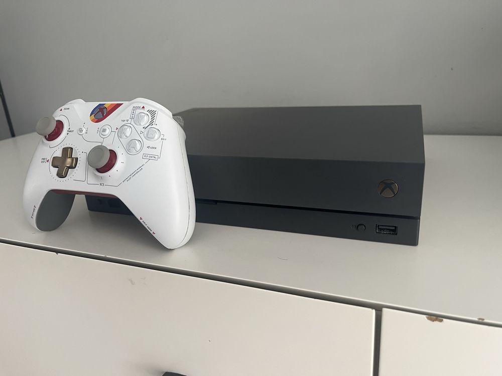 Xbox One X, Gold Rush. 1Tb HDD. RDR2. Геймпад. Коробка