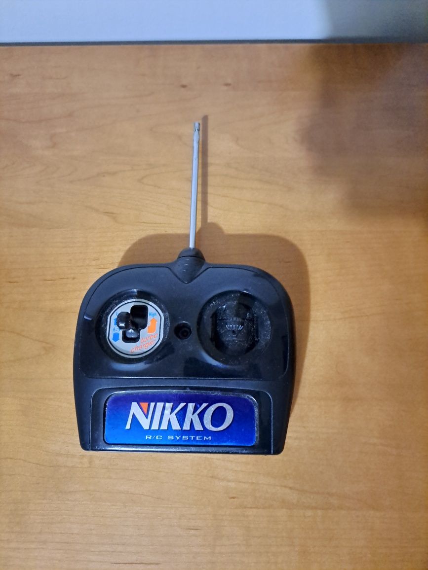 Carro telecomandado Nikko