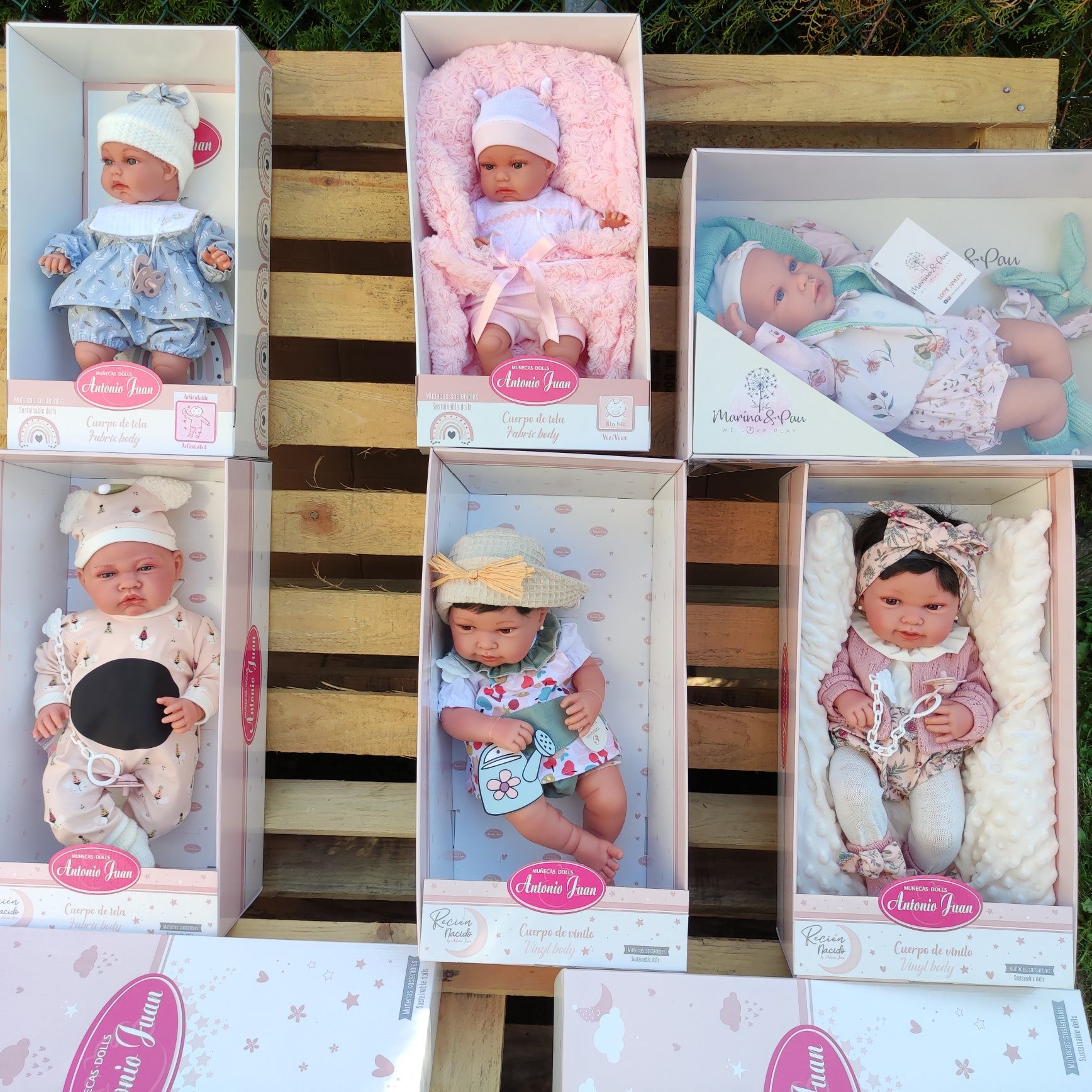Lalka Antonio Juan Baby Toneta Posturitas con hojitas 34 cm