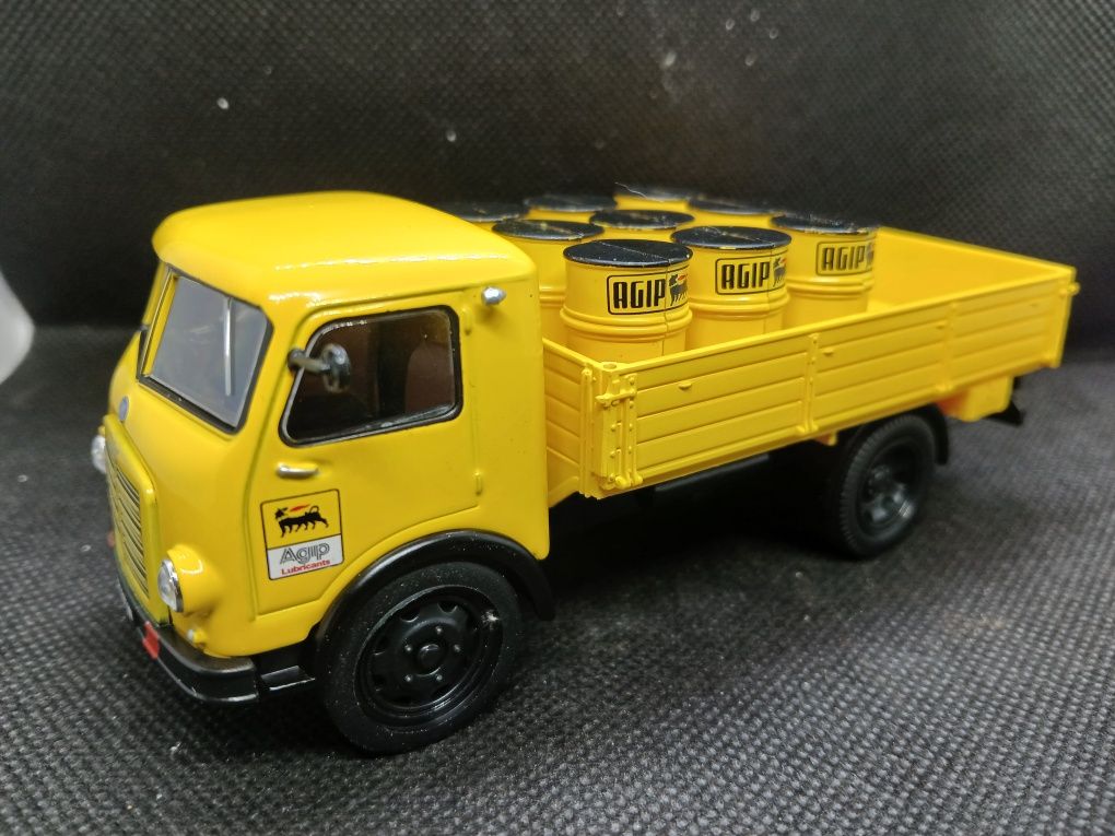 Miniaturas 1:43 de Camiões  Comerciais  Conjunto de 7  unidades