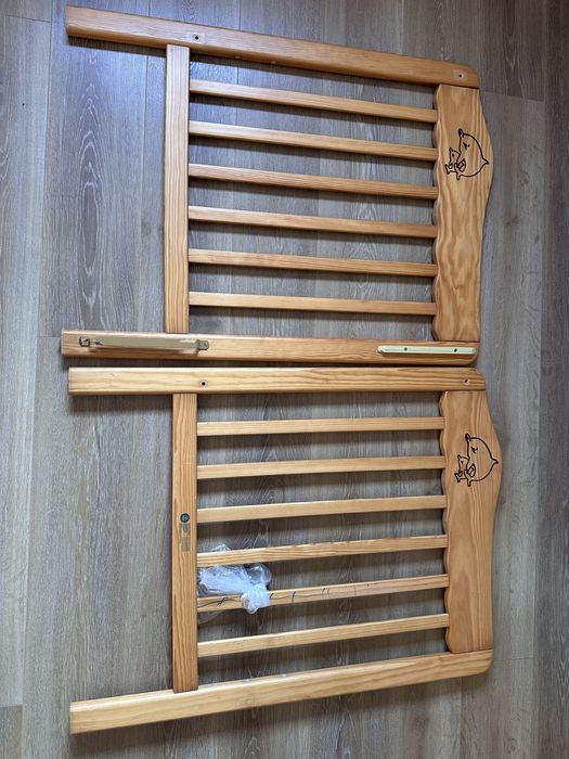 Cama de bébe com colchão e estrado