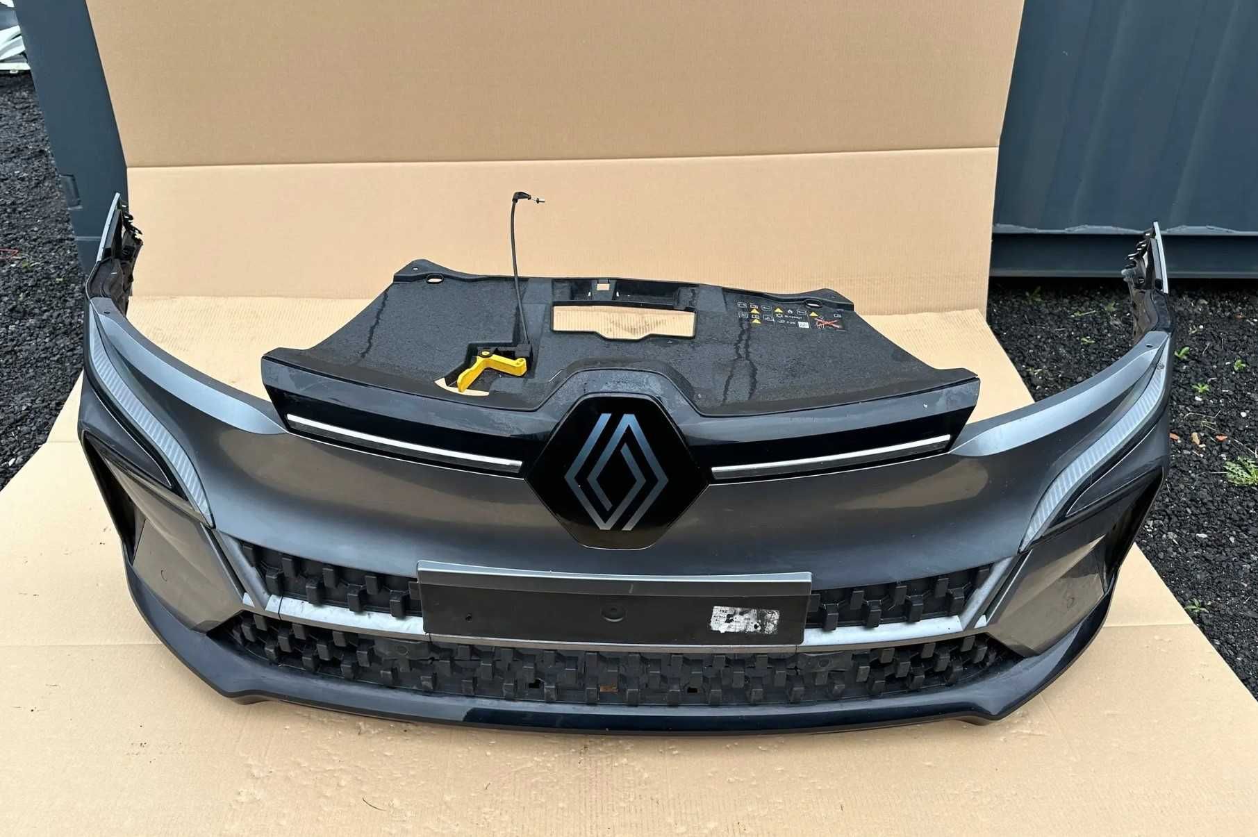 RENAULT MEGANE V E-TECH бампер передній, задній б/у  розбірка