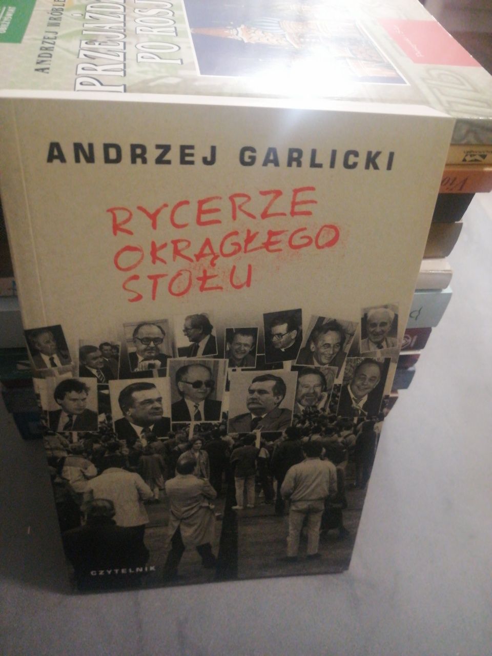 NOWA Książka Rycerze okrągłego stołu - Andrzej Garlicki