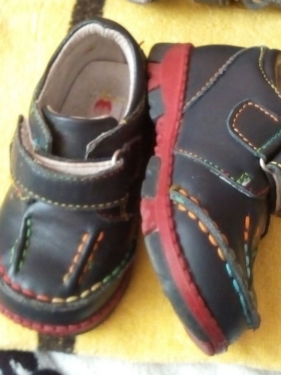 Продам детскую обувь20-24,обувь в ь9_24 рр.,обувь в отличном срстоянии
