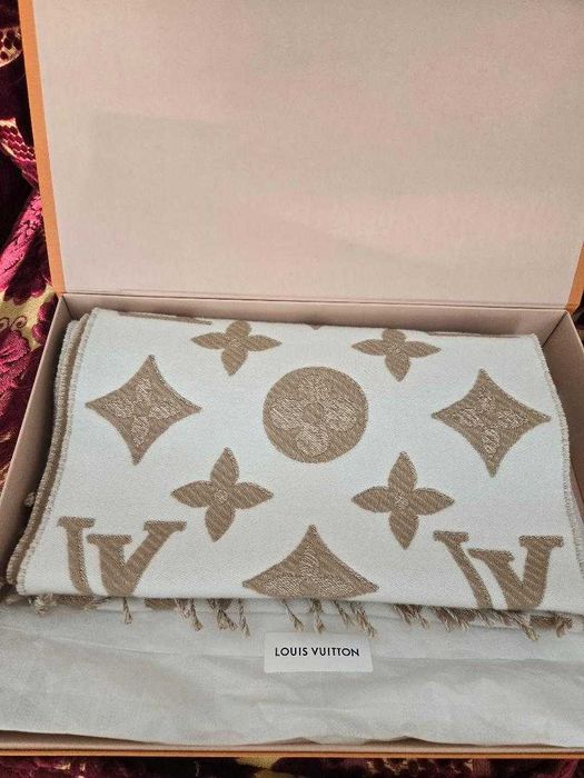 Nowy szal dwustronny Louis Vuitton