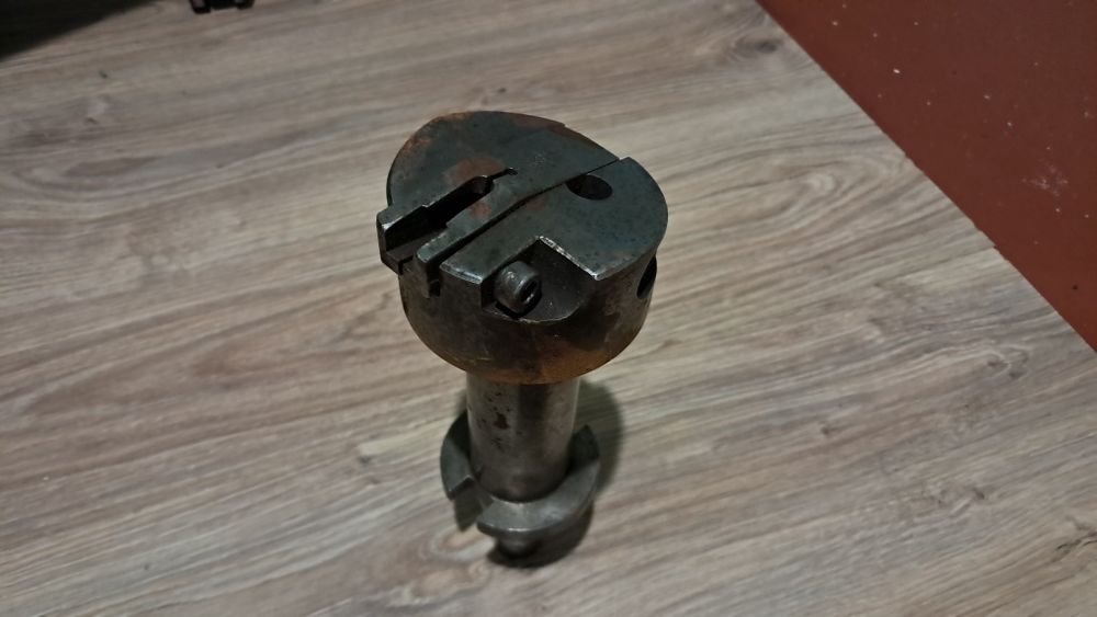 Патрон для резцов к фрезерному станку