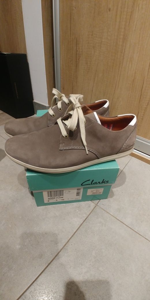 Wiosenne męskie półbuty nubukowe Clarks rozm. 42