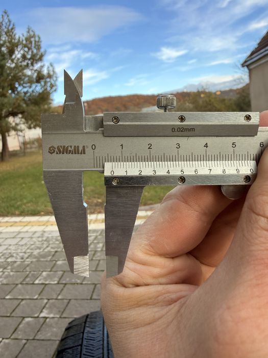 Bridgestone Blizzak 235/45 R18