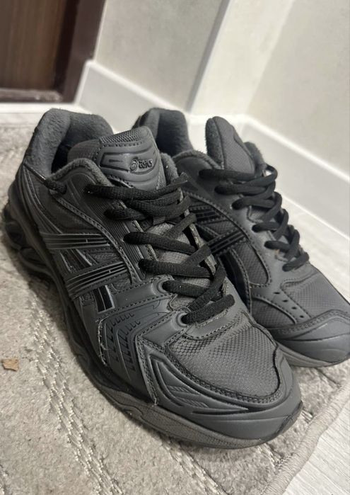 Кросівки asics , як нові !