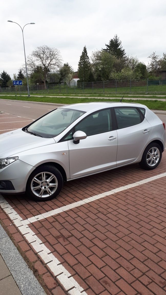 Seat ibiza bezwypadkowy z małym przebiegiem