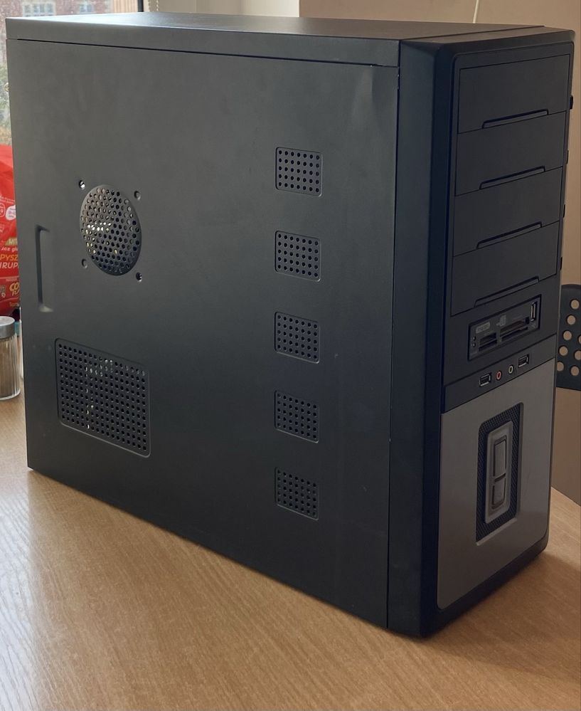 Komputer i3 8100 RX 480 4GB 16GB RAM SSD 240GB Windows 11 Pro