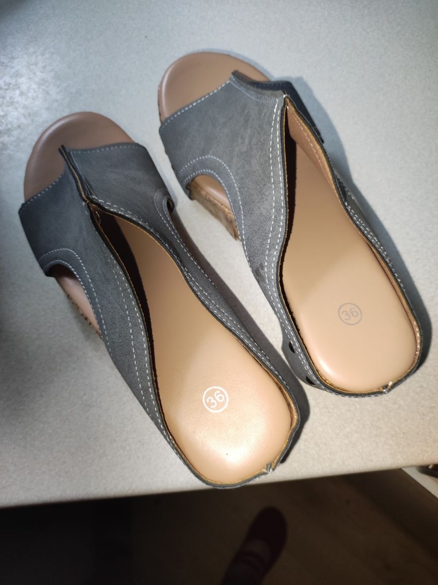 Buty na koturnie