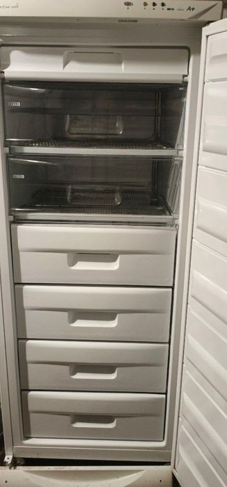 Срочно! Новая, вертикальная морозильная камера.