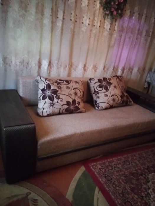 Диван, дуже великий