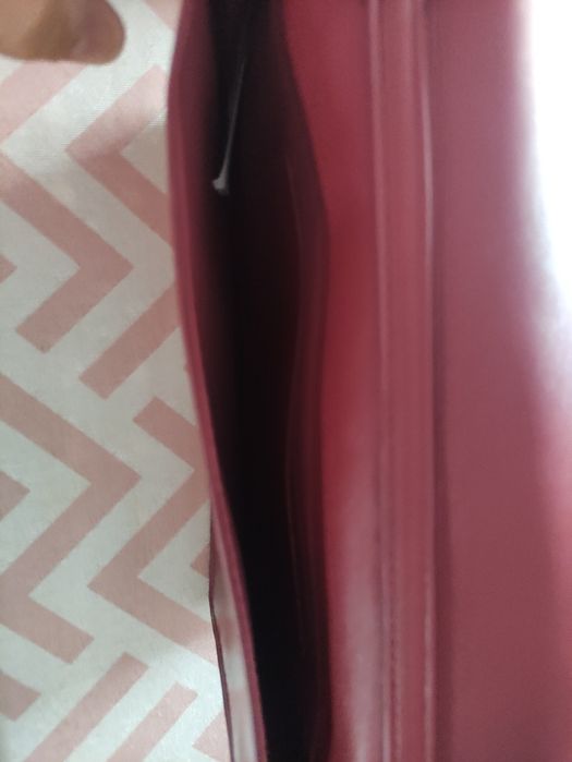 Pochete vermelho envernizada