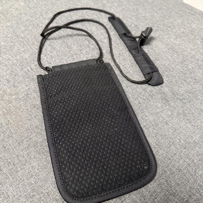 Захисний чохол сумка органайзер для документів Victorinox RFID