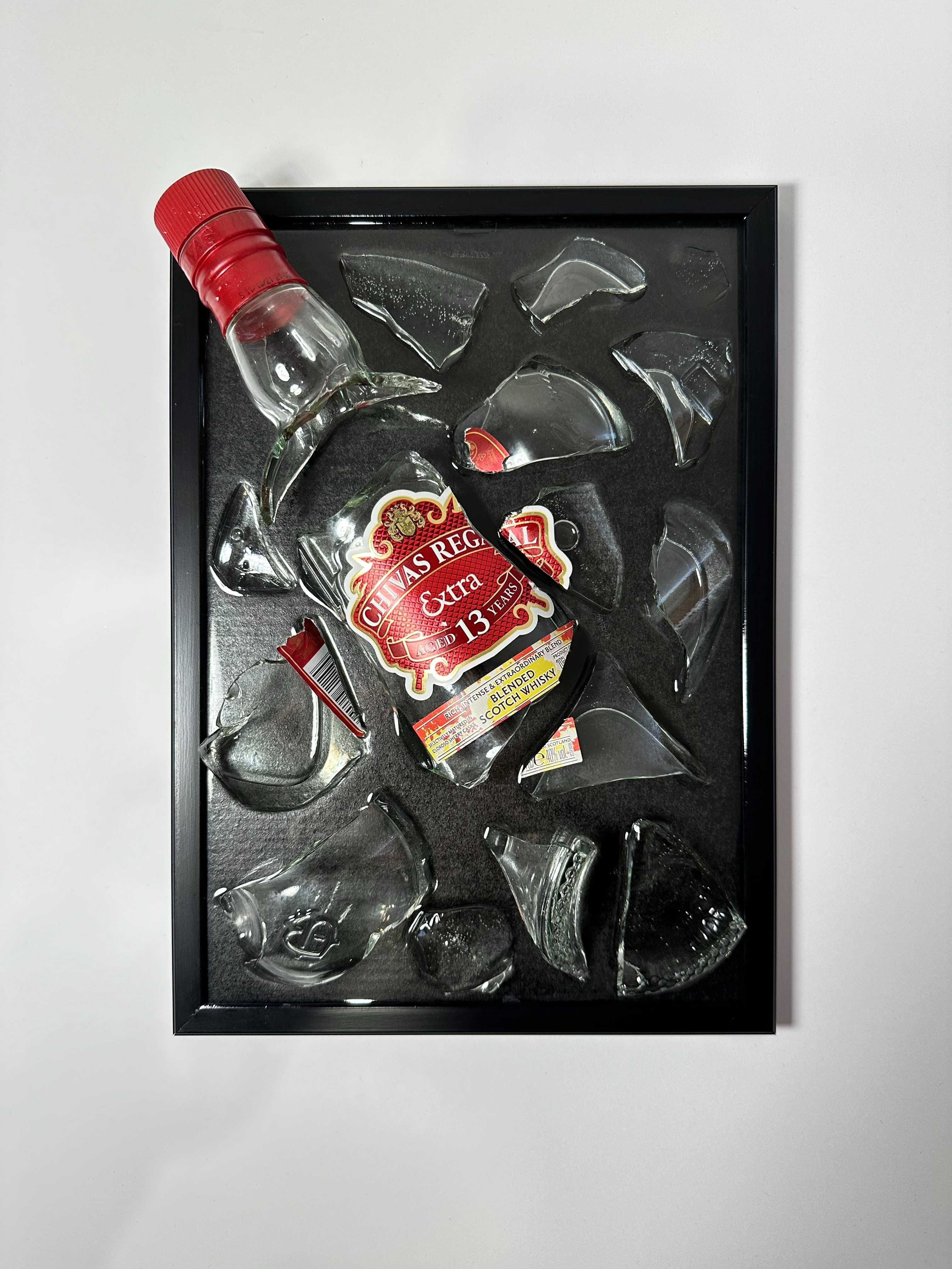 Картина з розбитою пляшкою віскі Chivas Regal "Aged 13 Years"