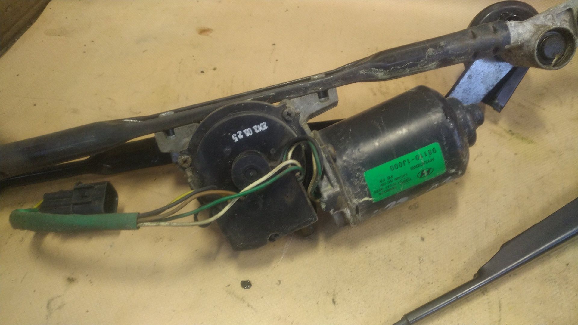 ) Hyundai i20 silniczek mechanizm wycieraczek ramiona EU