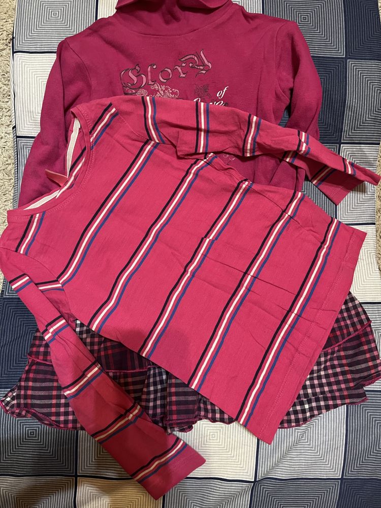 Różowa para sukienka z golfikiem i falbankami 104 plus bluzka 110