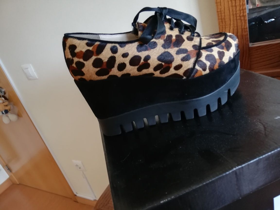 Sapatos leopardo