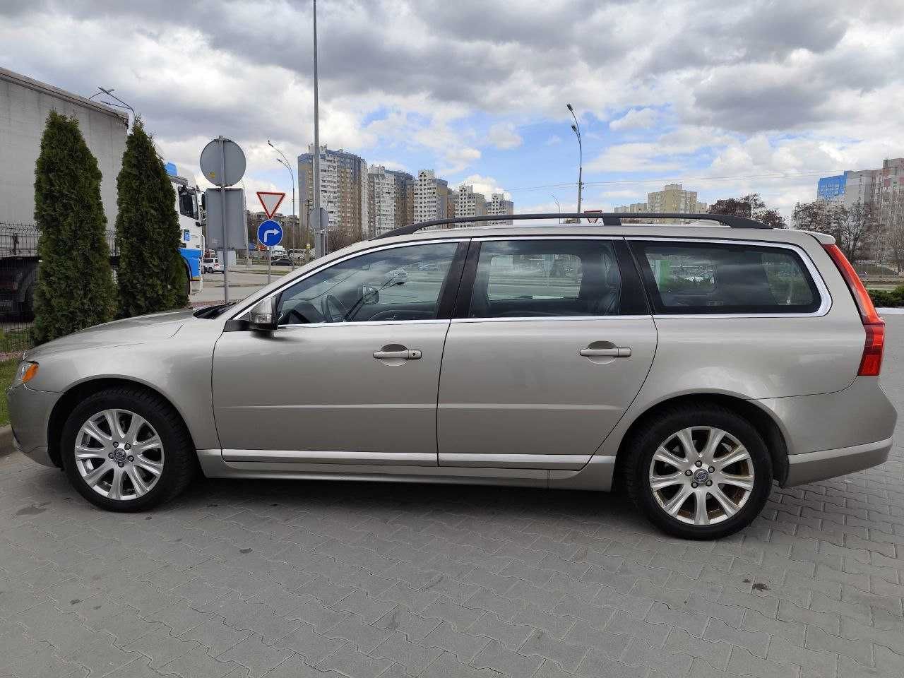 Volvo V70 2010 Momentum