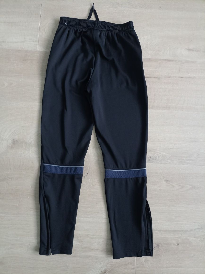 Spodnie dresowe Nike 137-147 unisex