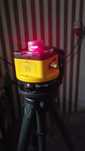 Poziomica laserowa obrotowa. Niwelator laser statyw