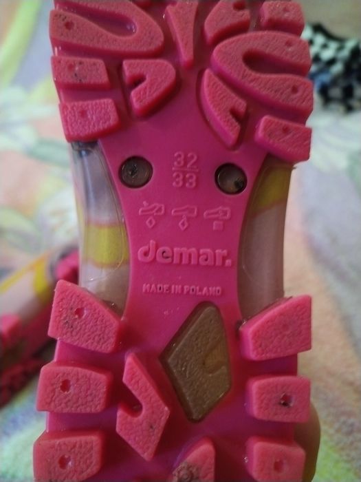 Резиновые детские сапоги на девочку