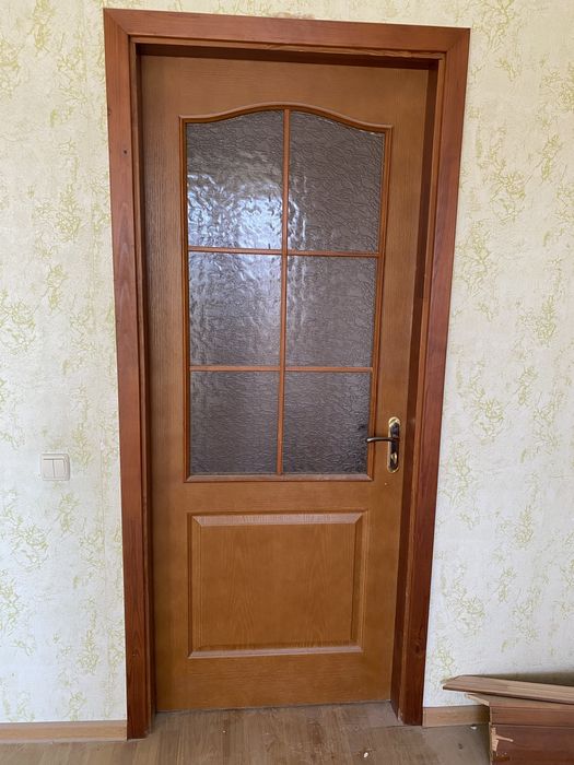 Межкімнатні двері б/у 80/200 праві з коробкою, доборами та лиштвою