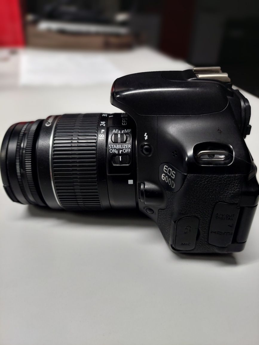 Aparat Canon EOS 600D + Obiektyw Canon 18-55mm