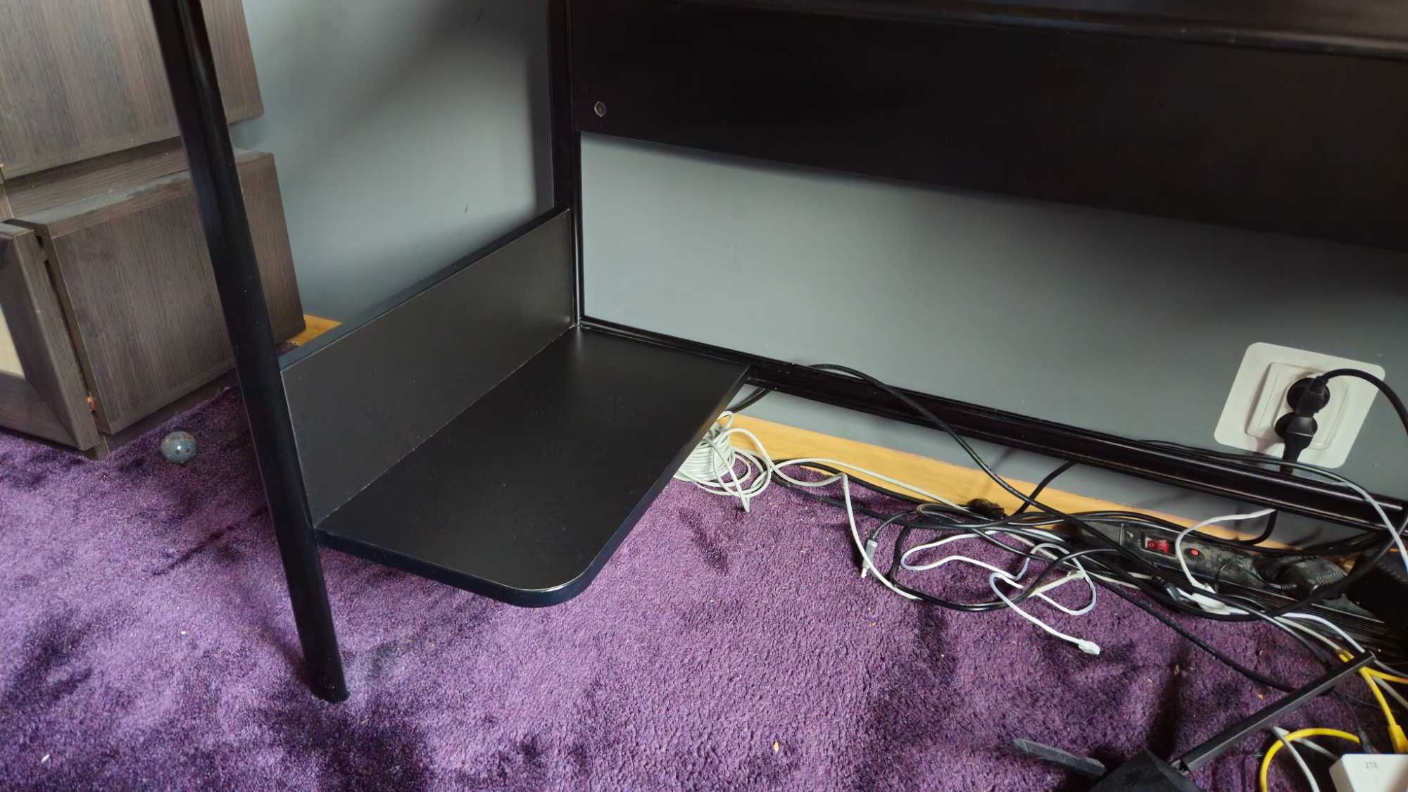 FREDDE IKEA
Biurko gamingowe, czarny kolor