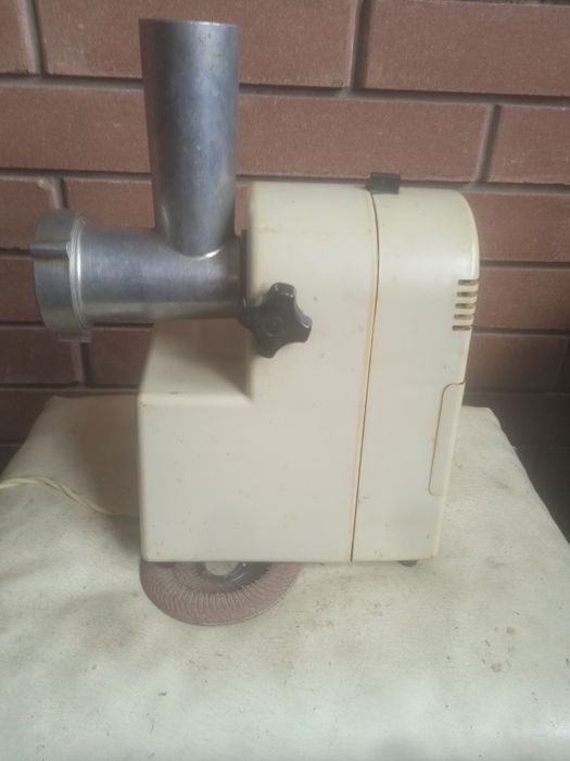 Електромясорубка