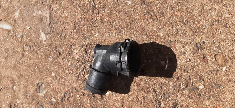 Патрубок, флянец, бочок омывателя, резинки-отбойники VW PASSAT B7 USA