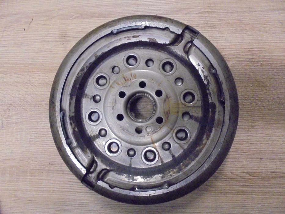 KOŁO DWUMASOWE SPRZĘGŁO 1,9tdi 105km BXE stan bdb