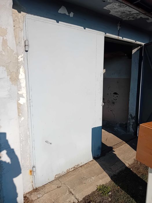 Brama garażowa dwuwiatowa z zamkiem