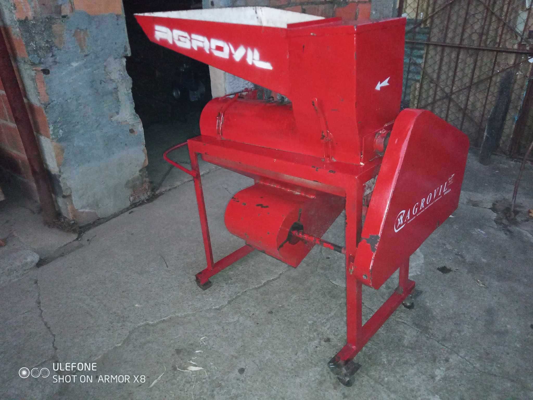 Debulhadeira de milho elétrica AGROVIL
