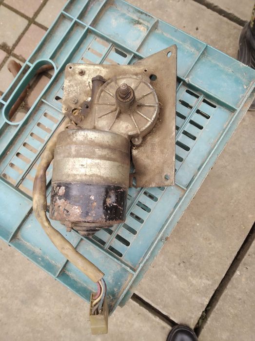 Стеклоочеститель ГАЗ24