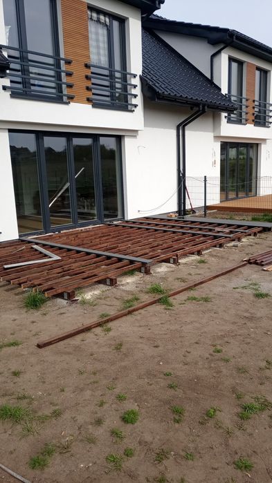 Montaż deski kompozytowej lub drewnianej. Budowa tarasu krok po kroku