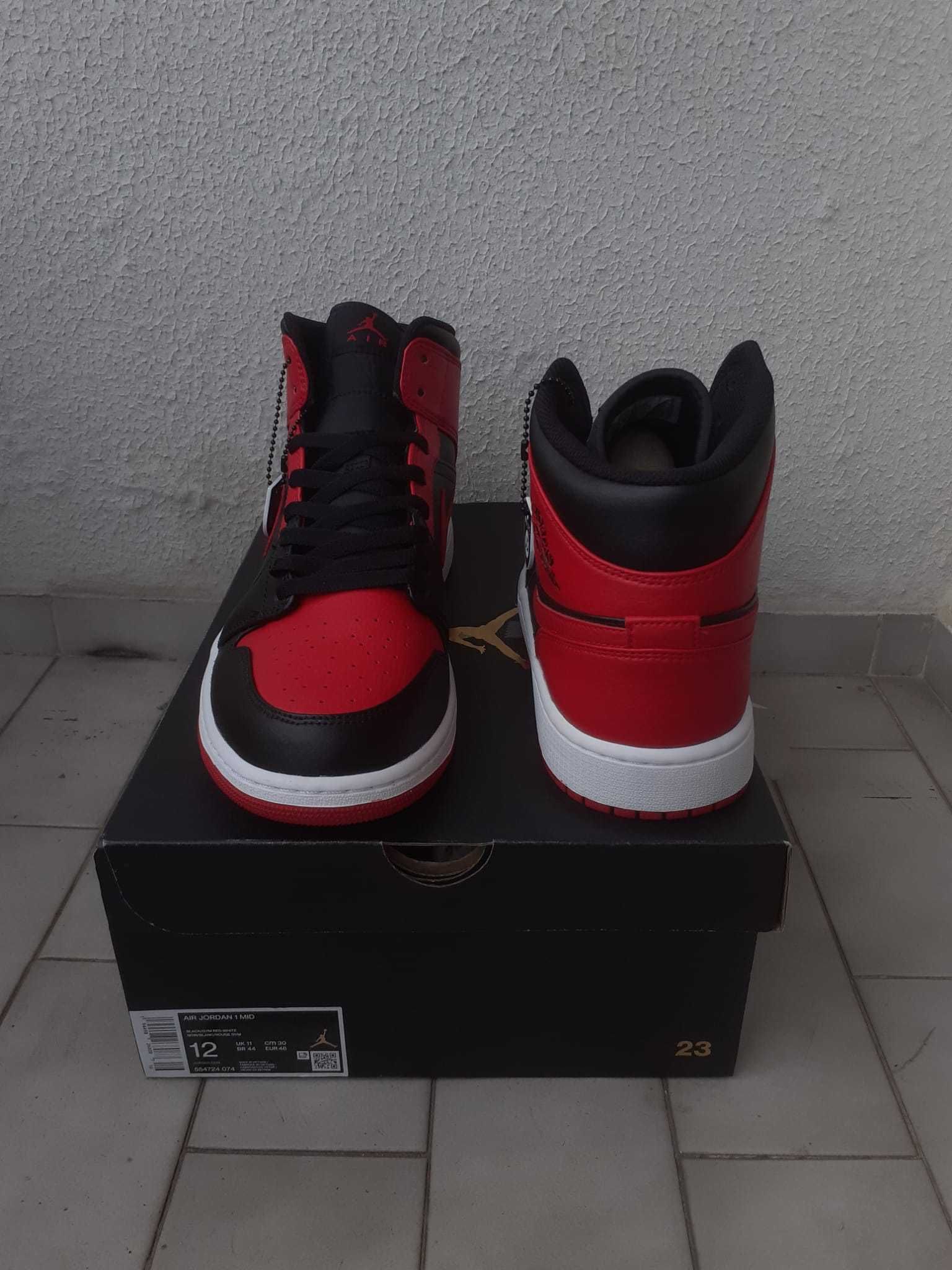 AIR JORDAN 1 MID ( black / gym red - white)