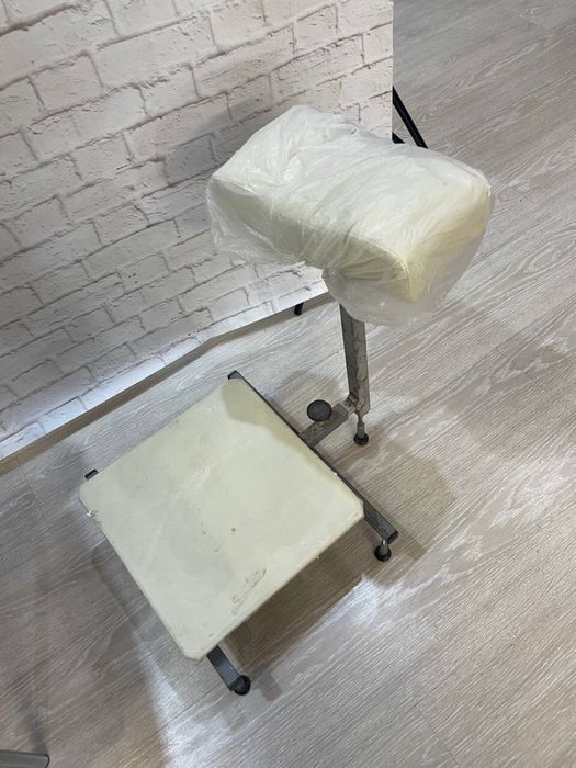 Тринога підставка для педикюру