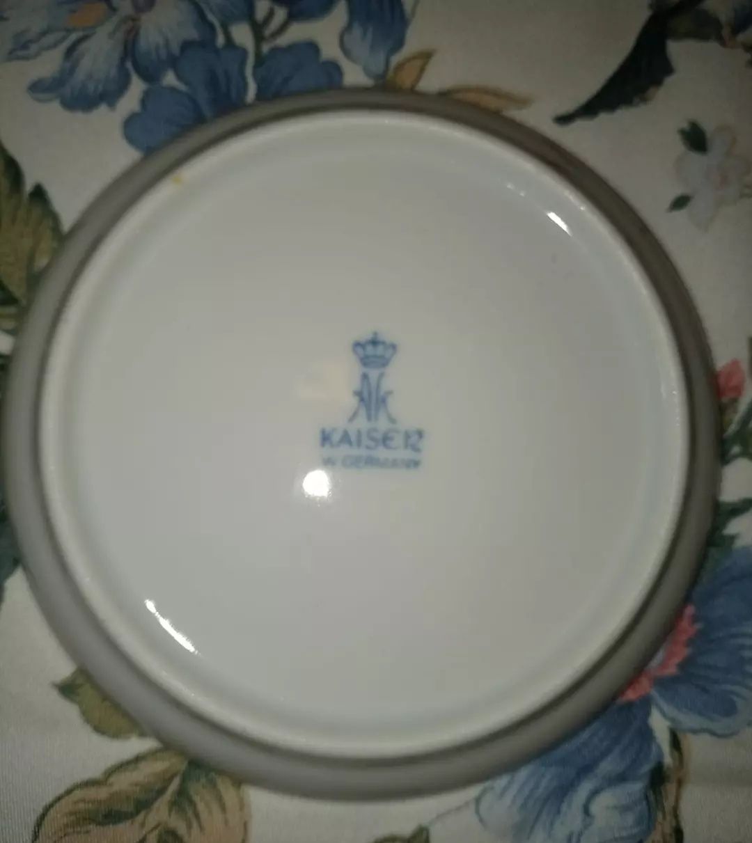Sygnowany talerzyk konfiturówka porcelana Kaiser rycerz w hełmie
