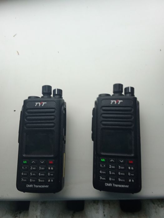 Радіостанція тут