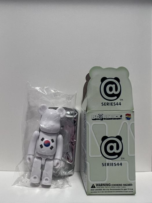Bearbrick 100% series 44