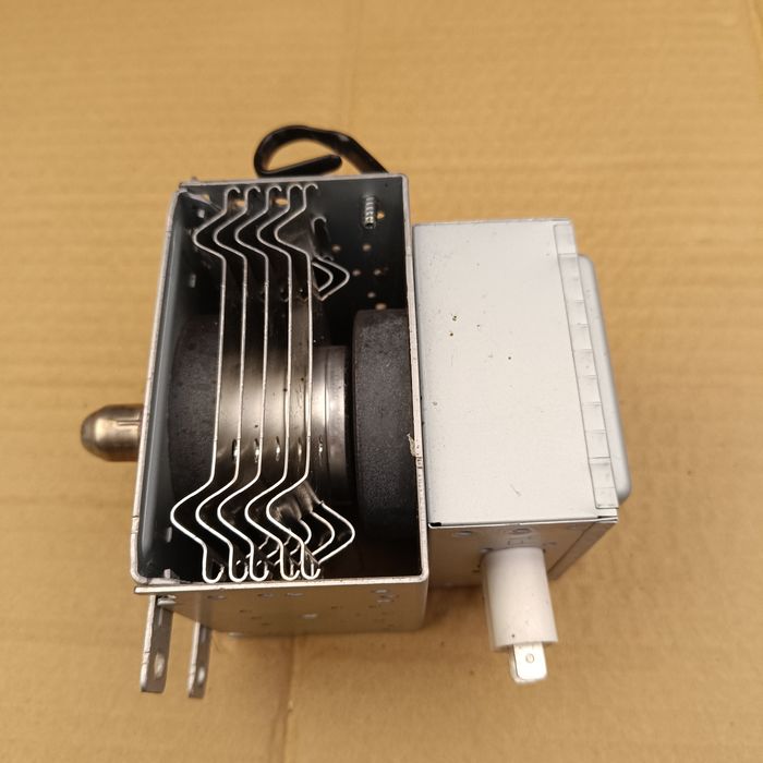 Magnetron OM75P(31)ESGN do mikrofalówki Samsung